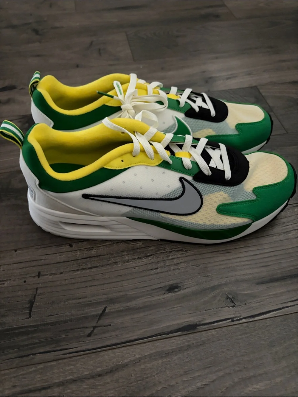 Nike Oregon Ducks Green, Yellow & White Athletic Sneakers